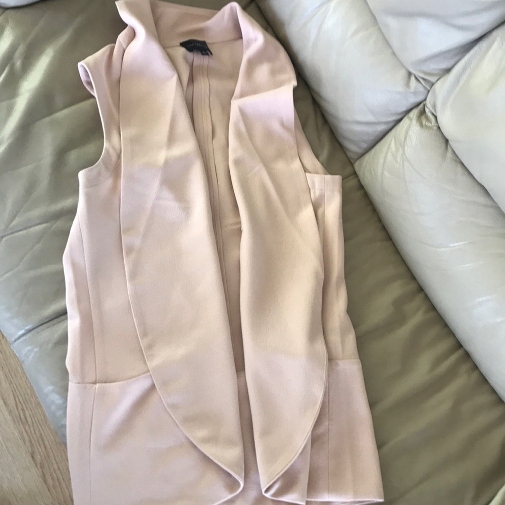 Limited sleeveless blazer